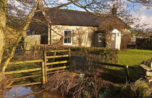 Hallington Cottage | HONEYSUCKLE COTTAGE (WARK ON TYNE), family friendly in Wark