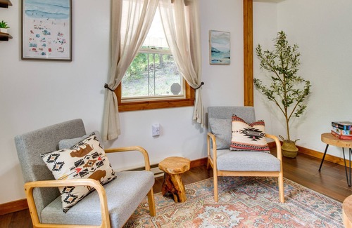 Eminence Cottage | ‘Honeysuckle Hill Cottage’ Near Downtown Eminence!