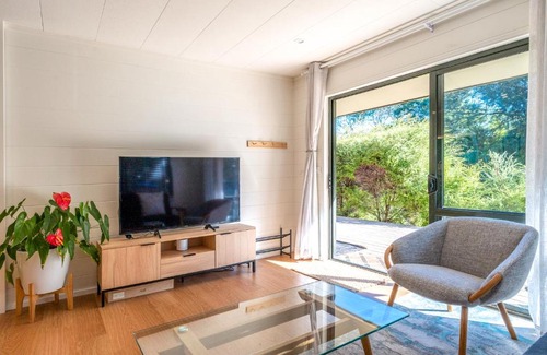 Waiheke Island House | Honu Cottage - Oneroa Holiday Home