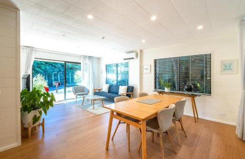 Waiheke Island House | Honu Cottage - Oneroa Holiday Home
