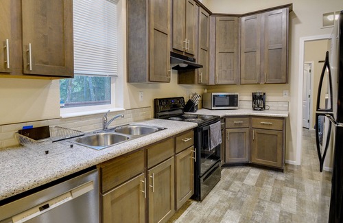 Hoodsport Cabin | Hoodsport Vacation Rental w/Private Lake Access!