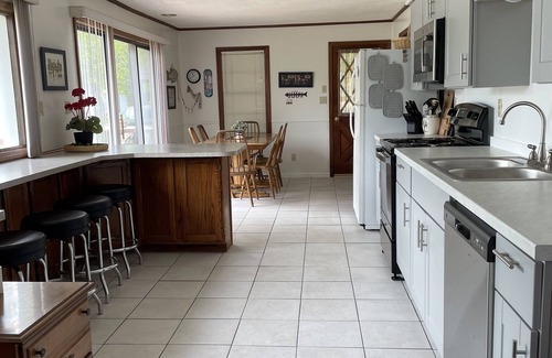 Roach House | 'Hook House' Lakefront home in quiet cove with beautiful view.