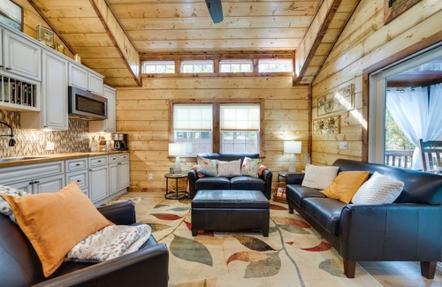 Broken Bow Cabin | Hook, Line, & Sinker Retreat: Fire Pit, Grill!