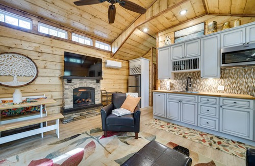 Broken Bow Cabin | Hook, Line, & Sinker Retreat: Fire Pit, Grill!