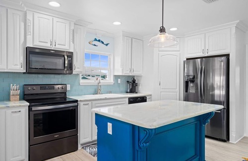 Rockport House | Hook, Wine & Sinker | Private Pool + Bay Access!