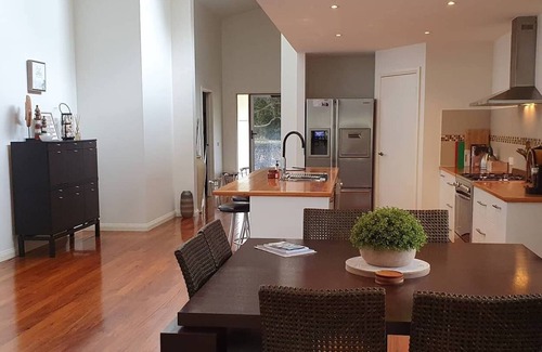 Lake Tyers Beach House | HOOKED ON SAND - 🎣 Fish 🌊 Swim 🏄🏻‍♀️ Surf 🏝 Relax