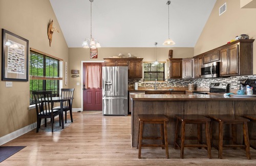 Negreet Cabin | Hooked On Toledo - Lakefront Cabin on Toledo Bend - Boathouse & Dramatic Sunsets