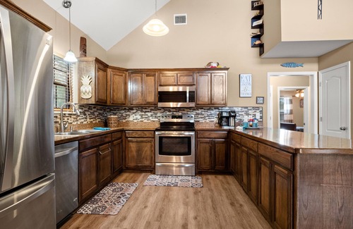 Negreet Cabin | Hooked On Toledo - Lakefront Cabin on Toledo Bend - Boathouse & Dramatic Sunsets