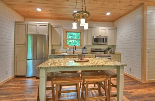 Morganton Cottage | Hoot Owl Cottage | Fire Pit | Hot Tub | Charcoal Grill