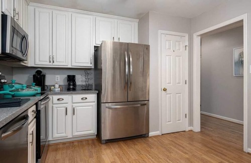 Hoover House | Hoover Townhouse|Great location|3 BR 3 Bath