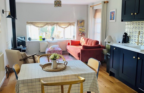 Robertsbridge Cottage | Hop at Tipsy Cottages: a romantic rural retreat