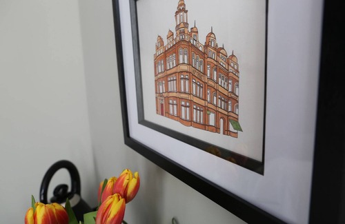 Fernhill Heath House | Hop Market - ensuite bedroom