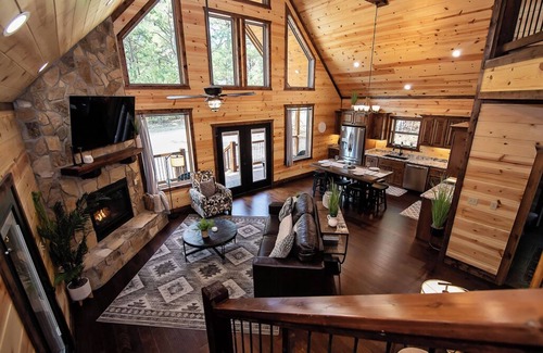 Pickens Cabin | Hope & Anchor - Broken Bow/Hochatown - 3bd