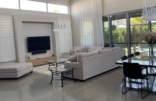 Gold Coast House | Hope Island Little Paradise