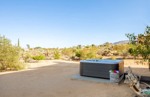 Joshua Tree House | 🌵Horizon House | Hot Tub, Fire Pit, Games & BBQ | Adobe in JT🌵