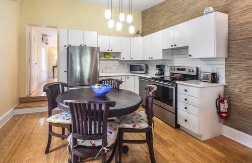 Key West Historic District Apartment | ~HORSE CONCH~ Amazing location with shared pool and covered balcony!