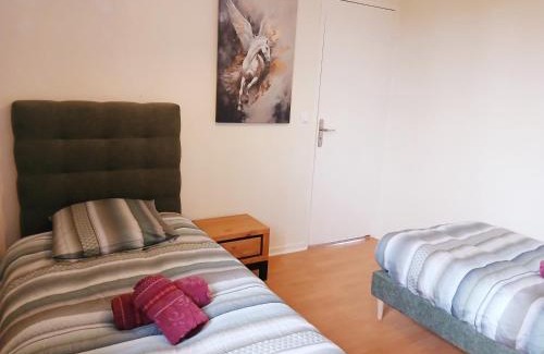 Saint-Martin-en-Biere Apartment | Horse dream