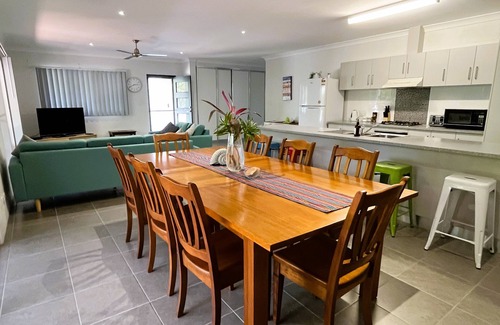 Horseshoe Bay House | Horseshoe Bay Escape - Modern 4 Bedroom Family Holiday Home
