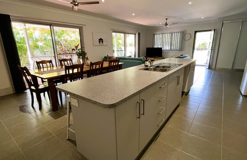 Horseshoe Bay House | Horseshoe Bay Escape - Modern 4 Bedroom Family Holiday Home