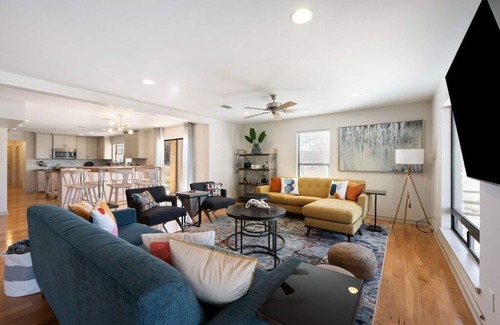 Horseshoe Bay House | Horseshoe Bay - Lakefront + Pool - Lucy on the Lake