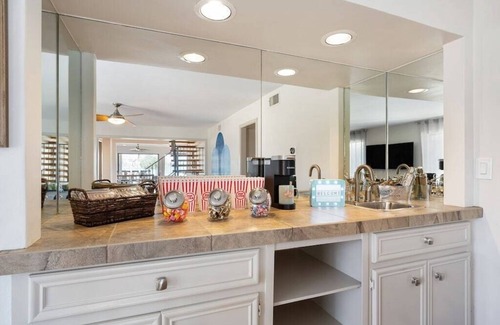 Horseshoe Bay House | Horseshoe Bay - Lakefront + Pool - Lucy on the Lake