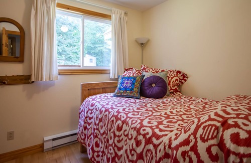 Minden Cottage | Horseshoe Lake Hideaway (w/ Hot Tub)