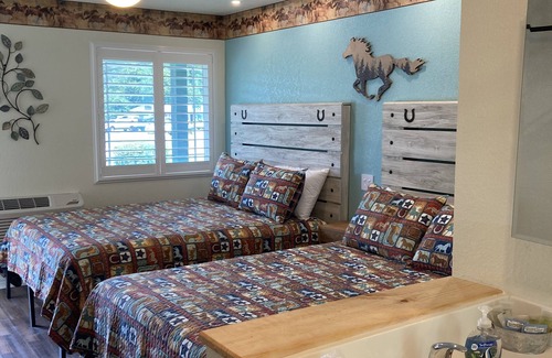 Canyon Lake Cabin | Horseshoe Riverside Lodge