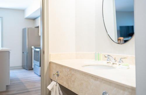 Oro-Medonte Apartment | Horseshoe Valley Suites - The Evergreen