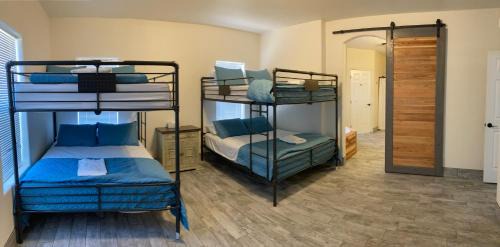 Page House | HorseshoeBendHouse is Close to canyons Renovated recently with boat parking
