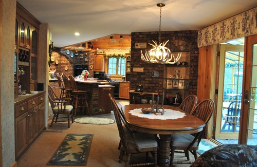 Charlevoix Bed & Breakfast | Horton Creek Inn B&B