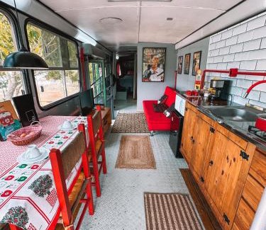 Serra Other | Hospedagem Ônibus na Roça em Serra ES