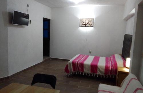 San Miguel Cabin | Hospedaje Casa Cortés - Recamaras de Descanso, Tepoztlán Mor - NO CONTAMOS CON ESTACIONAMIENTO