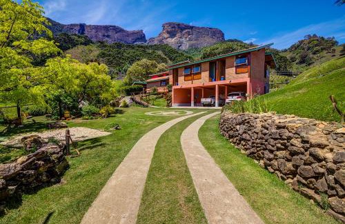 Sao Bento do Sapucai House | Hospedaria Estação Píccola No quintal da Pedra do Baú