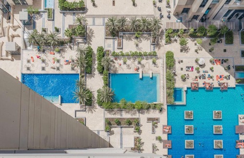 Al Quoz Apartment | HOSPITALITYEXPERT 2BR High Floor flat Sleeps 5 Panoramic Canal & Ocean Views Stunning Pool