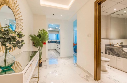 Al Quoz Apartment | HOSPITALITYEXPERT 2BR High Floor flat Sleeps 5 Panoramic Canal & Ocean Views Stunning Pool