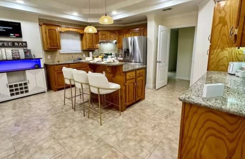 McAllen House | Hospitals/Mall/Airport Minutes away/Comfy King Bed