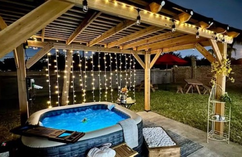 McAllen House | Hospitals/Mall/Airport Minutes away/Comfy King Bed
