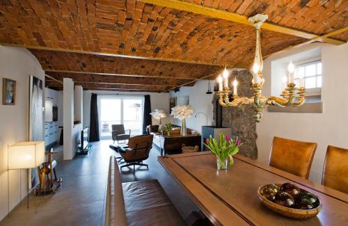 Bertsdorf Apartment | Hossies Hof - Luxus Ferienwohnung Alter Stall
