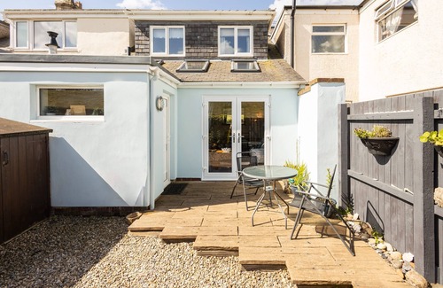 Amble House | Host Stay Harbour Holm