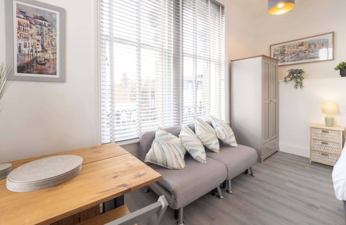Ramsgate Apartment | Host & Stay | Harbour Point