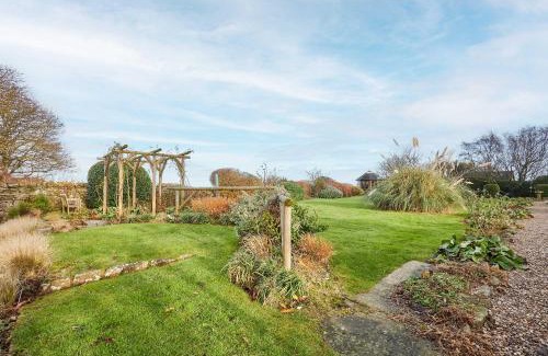Newton by the Sea House | Host & Stay - Newton Cottage