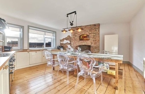 Tynemouth House | Host & Stay | Peacock House
