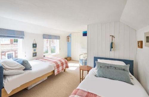 Corpusty House | Host & Stay - Pebble Cottage