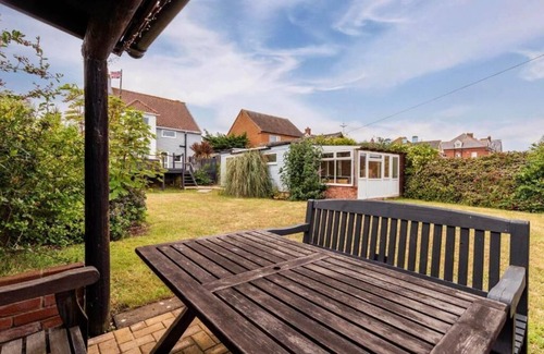 Mundesley House | Host & Stay | Seaview