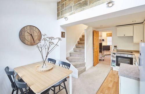 Great Ayton House | Host Stay Waterlily Cottage