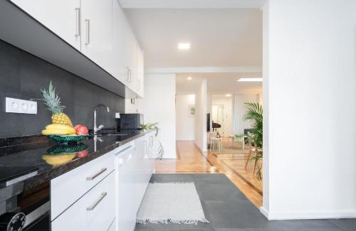 Espinho Apartment | Host Wise - Spacious Fresh Flat w Terrace - Near Sea