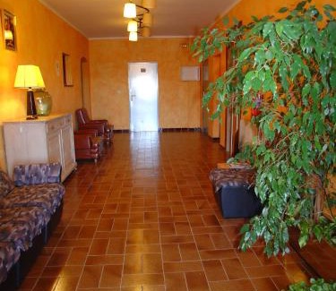La Bisbal d'Emporda House | Hostal Adarnius