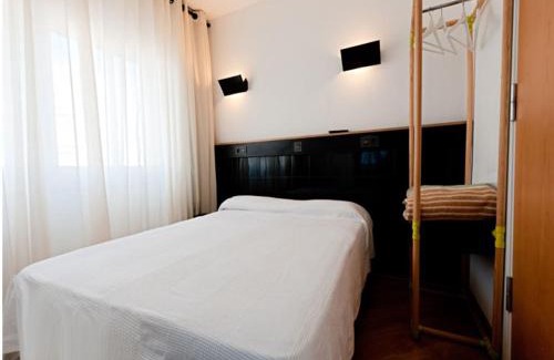 Sant Adria de Besos House | Hostal Athenas
