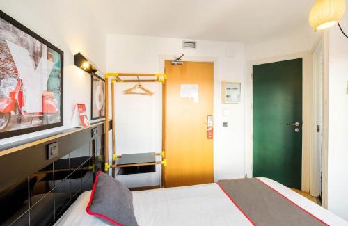 Sant Adria de Besos House | Hostal Athenas