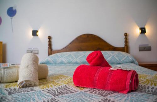 Baza House | HOSTAL CACHE
